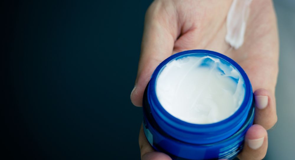 Las mejores cremas antiarrugas para hombres de 60 años