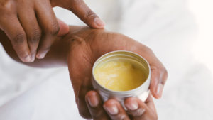 Puede-la-vaselina-eliminar-las-arrugas