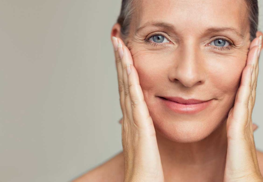 La mejor rutina de cuidado de la piel a los 60 años